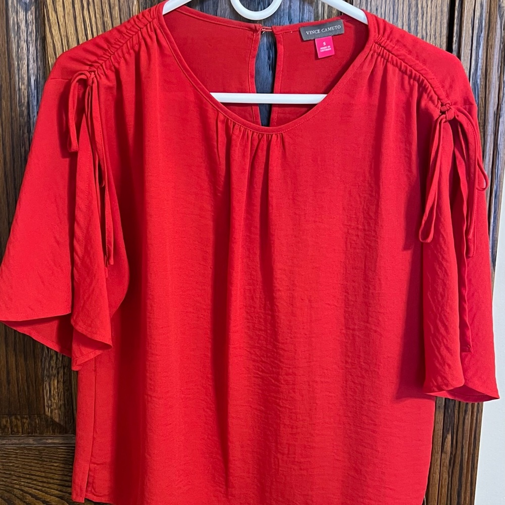 Vince Camuto red top size small